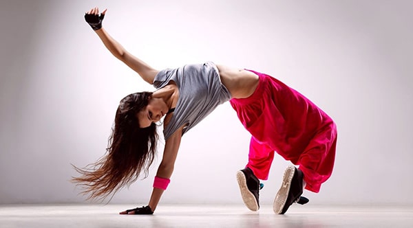 http://www.dicelacancion.com/revista/wp-content/uploads/2013/02/Chica-Bailando-Breakdance.jpg